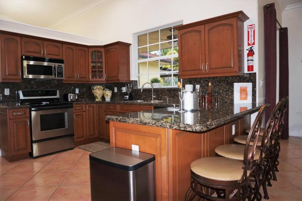 New Luxury Vacation Dream Rental- Sleeps 15! Miami Zewnętrze zdjęcie